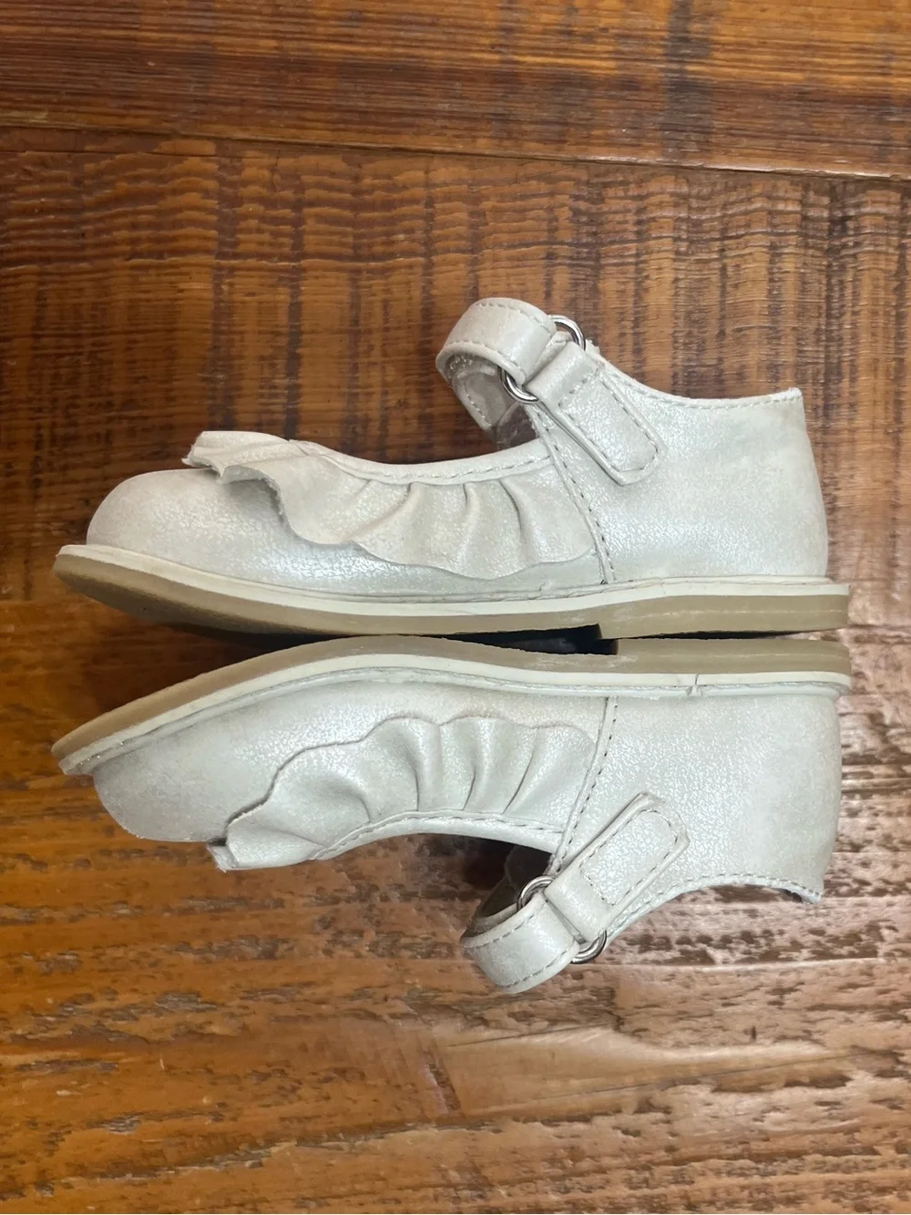 Baby Deer Kamdyn Mary Jane Ivory Shimmer Dress Shoes with Ruffle Trim Size 5